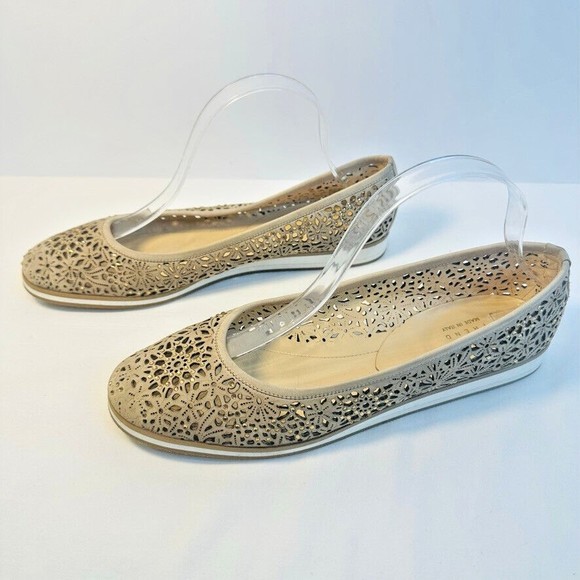 Baldinini Suede Lazer cut beige flats with crystals SZ 9. Made in Italy